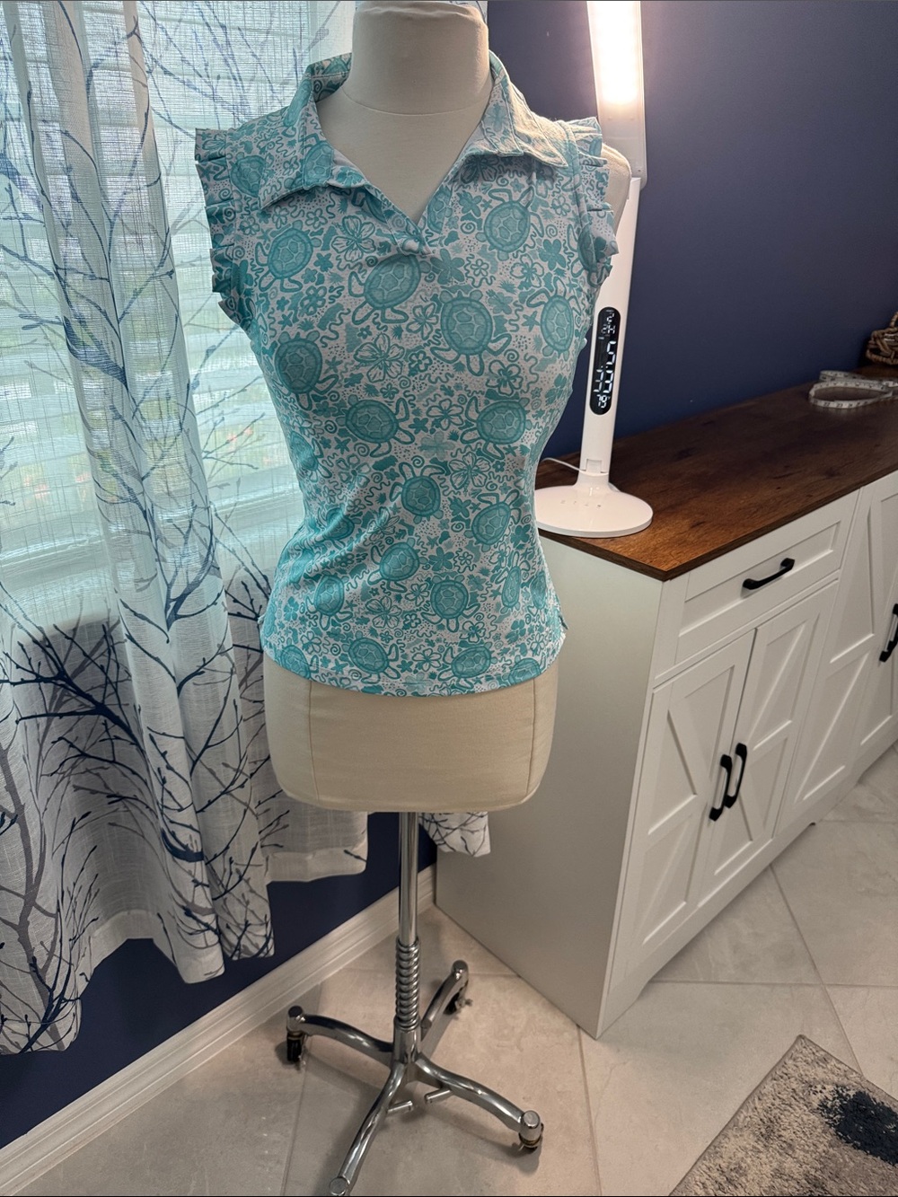 Gottex - Sleeveless Collared Tank Top in Aqua Floral/turtle print